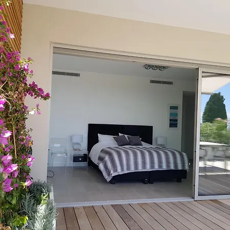 Laconsolate Apartment *